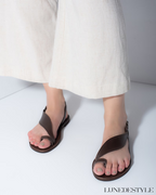 Sandales plates en cuir avec lacets élégants